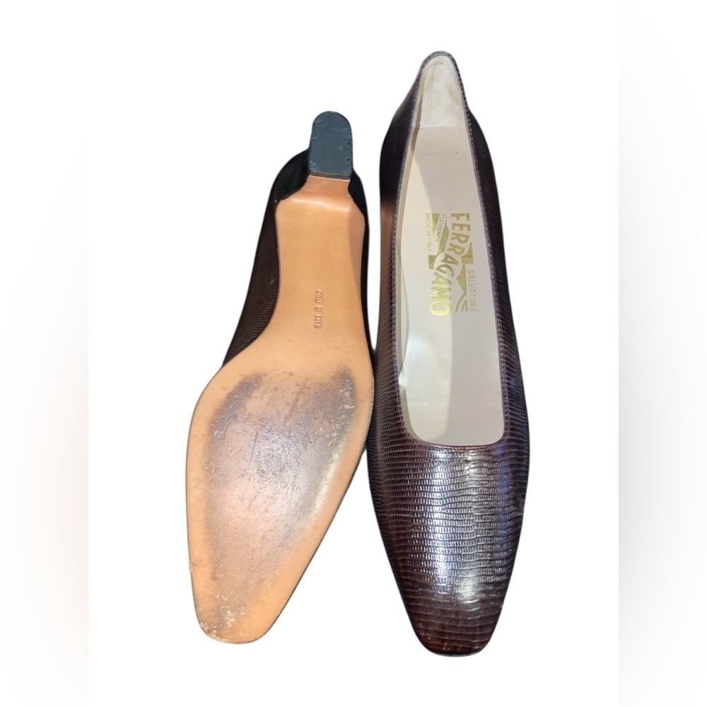 Salvatore Ferragamo Elegant Brown Women's Vintage Pumps
Size 8.5 AAA - Picture 4 of 4